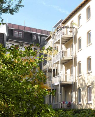 Vorderer westen / Bebelplatz... 4 Zimmer-Altbauwohnung mit Balkon