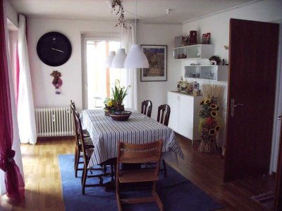 Modernisierte, helle, familienfreundliche, 5-Zimmer-Wohnung mit Terrasse, Balkonen und EBK