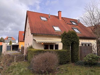 Doppelhaushälfte für eine Familie in Engelsdorf
in ruhiger Lage mit Garten
