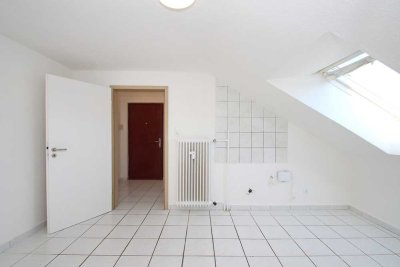 Wohnen unterm Sternenhimmel – Dachgeschoss-Apartment in Top-Lage mit Tageslichtbad mit Badewanne