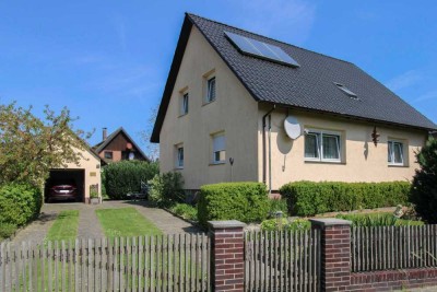 Sofort wohlfühlen: 7-Zi.-EFH mit Garten, Garage und 2 Freistellplätzen in Hoitlingen