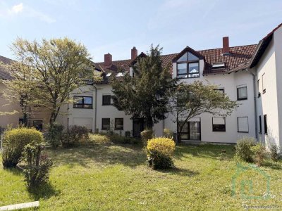 Helle Dachgeschosswohnung mit 
4 Zimmer, offene Küche und 
2 Bäder