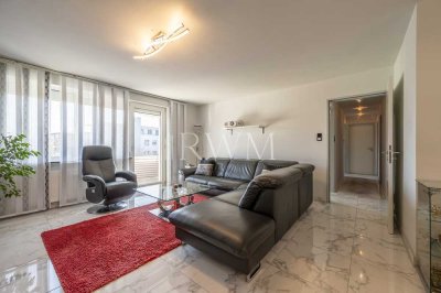 Wunderschöne 5,5-Zimmerwohnung mit Kinoleinwand und Balkon in toller Lage von Ostfildern