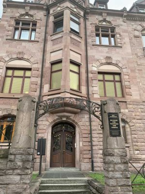 Stilvolle 4 Zimmer Wohnung im Logenhaus