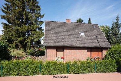 Ihr neues Zuhause: Wohnhaus mit Garage
