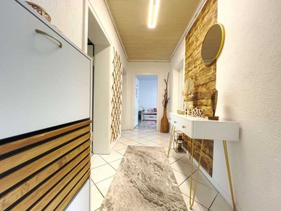 Provisionsfrei! ZENTRUM-nahe - Renovierte 3-Zimmer-Wohnung mit Balkon, Stellplatz und EBK
