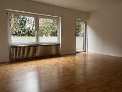 Freundliche 2,5 -Zimmer-Wohnung mit Terrasse im Grünen incl. neuer Einbauküche in Friedberg (Hessen)
