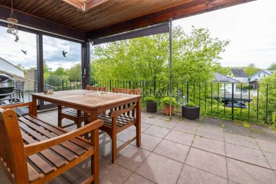Gepflegtes Einfamilienhaus mit ELW, Loggia und zwei Garagen