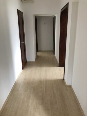 Geräumige 4-Zimmer-Wohnung mit Balkon in Eisenach