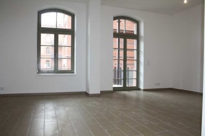 Tolle, großräumige Wohnung im sanierten Altbau mit Balkon