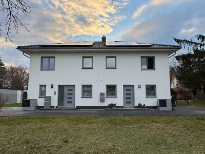 Doppelhaushälfte im Mahlsdorf in ruhiger Lage. Haus und Grundstück.