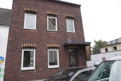 Exklusive, modernisierte 2-Raum-Wohnung in Düsseldorf