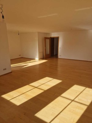 Schöne Lichtdurchflutete und gepflegte 4 Zimmer Maisonnette-Wohnung in Geradstetten-Remshalden
