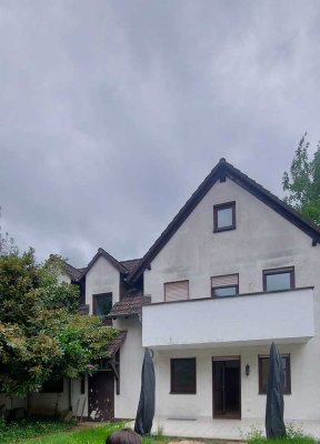 Haus in Nieder-Eschbach: geeignet für große Familien mit mehreren Autos (provisionsfrei)