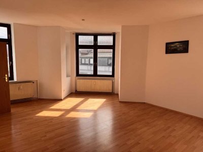 lichtdurchflutete 2-Zimmer Wohnung mit neuer Küche