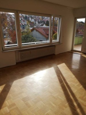 Große 5-Zimmer- Wohnung mit Balkon in Stuttgart Uhlbach