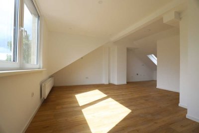 Erstbezug - moderne DG-Wohnung mit Dachterrasse!