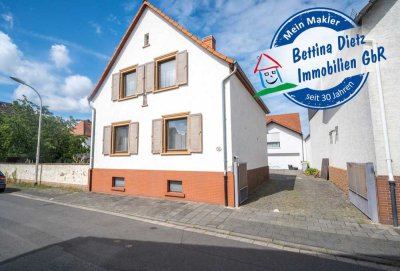 DIETZ: 2-FH mit Nebengebäude, Keller und Hofbereich in Rodgau-Weiskirchen! WEG-Teilung!