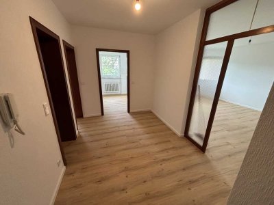 Erstbezug nach Sanierung: 2-Zimmer Wohnung mit Balkon und Stellplatz