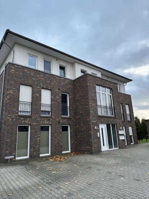 *** Moderne  EG Wohnung 3 ZKB mit Terrasse und Carport in Holdorf ***