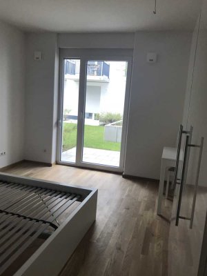 *Direkt an der S-Bahn * möblierte 1-Zimmer Wohnung mit EBK * Parkett * Terrasse*