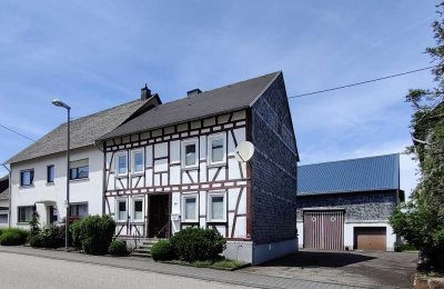 Außergewöhnliches Anwesen - 2 Wohnhäuser u. Wirtschaftsgebäude auf großem Grundstück