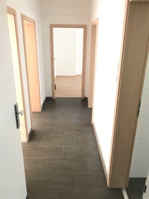 TOP modernisierte 3-Raum-Wohnung mit Einbauküche in Essen Stadtmitte in ruhiger Nebenstraße