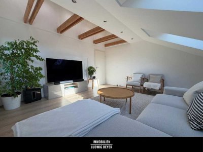 Moderne drei Zimmer Dachgeschosswohnung
