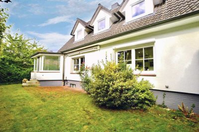 Wedel-Schulau: Großzügiges Einfamilienhaus, mit Kaminofen, Sonnenterrassen und herrlichem Garten...!