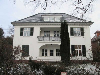 Gepflegte Altbauwohnung in TOP-Lage mit Gartennutzung und viel Charme!