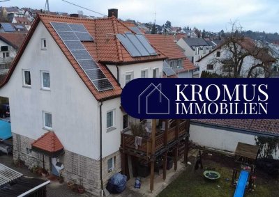 Zweifamilienhaus mit Entwicklungspotenzial - Garagen, Garten und große Südbalkone.
