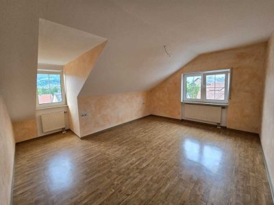 Höchst i. Odw.: schöne 3-Zimmer-Wohnung im Dachgeschoss