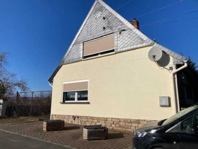 Einfamilienhaus mit Nebengelass in ruhiger Ortsrandlage von Voigtstedt