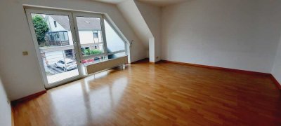 Ideal für Paare: 3,5 Zimmer-DG-Maisonettewohnung mit Balkon und Garage