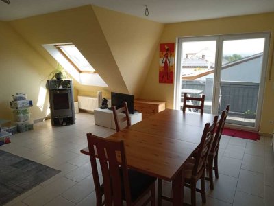 Freundliche 5-Zimmer-DG-Wohnung mit Balkon in Kaltenengers