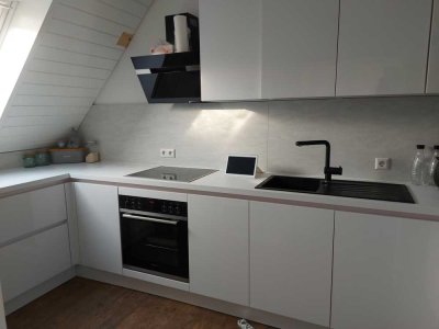 Helle 3,5-Zimmer Dachgeschosswohnung mit Balkon, EBK und Kfz-Stellplatz in Denkendorf
