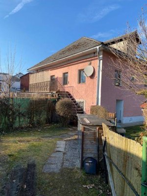 Altbauwohnung im OG mit Garten-u. Kelleranteil