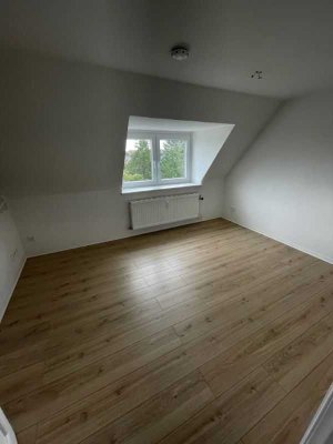 Charmante Dachgeschosswohnung - Frei ab dem 15.11.2025