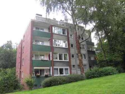 Gut aufgeteilte, komplett renovierte 2-Zimmer-Wohnung mit Balkon in gepflegter Lage!