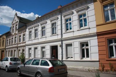 *** NEUE EINBAUKÜCHE schöne 2-Zimmerwohnung im Erdgeschoß in historischem, sanierten Altbau ***