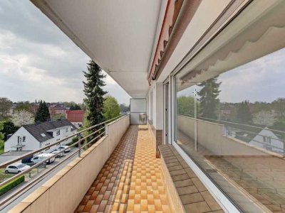 Lichtdurchflutete 2-Zi.-ETW mit Balkon und Tiefgaragenstellplatz - Haus mit Schwimmbad+Sauna