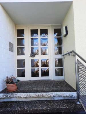 Frisch renovierte, ruhige 2-Zimmer-Wohnung mit Balkon und Aufzug