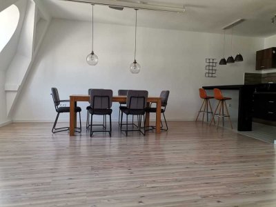 Dachgeschosswohnung mit 2,5 Zimmern in der Maxvorstadt