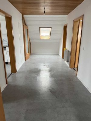 Schöne und gepflegte 2,5-Raum-DG-Wohnung in Mainhausen