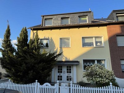 Bonn-Nord: Ein-/Zweifamilienhaus mit hochwertiger Ausstattung sowie 3 Garagen