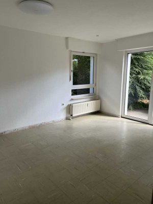 Freundliche und vollständig renovierte 1-Zimmer-Souterrain-Wohnung mit Balkon in Wuppertal