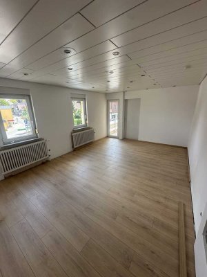 Helle 3-Zimmer-Wohnung mit Balkon und großer Terrasse im 1. OG – ca. 65 m² groß 
In zentrale Lage