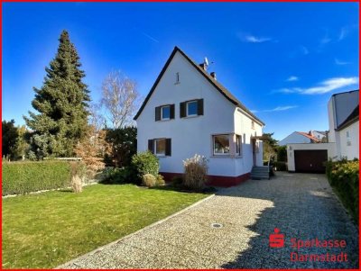 Freistehendes Einfamilienhaus mit Garage und Garten