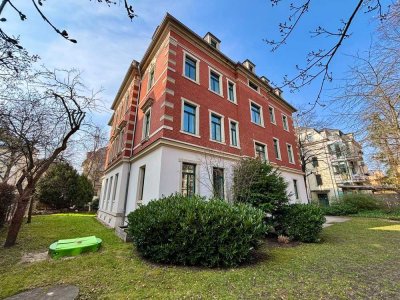 Denkmalgeschützte 2-Zimmer-Wohnung mit Balkon in Dresden-Striesen