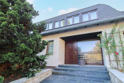 Großzügiges Eigenheim mit großem Garten und Doppelgarage in Waldrandlage